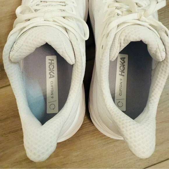 HOKA| EUC Clifton 9 Women's White Running Shoes in Size 8 - Picture 5 of 9
